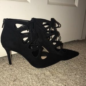 Vince Camuto Black true suede heels